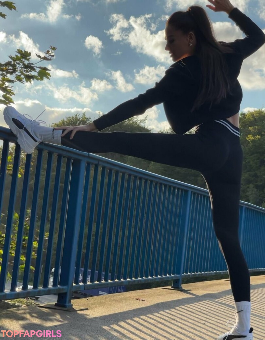 Foto di nudo di fuga di OnlyFans di Leniyoungofficial #4 Foto di nudo di fuga di OnlyFans di Leniyoungofficial #4