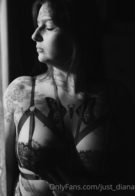 Foto di nudo di fuga di OnlyFans di Justdiana
