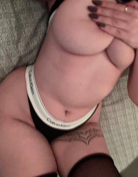 Foto di nudo di fuga di OnlyFans di Oxxmilk