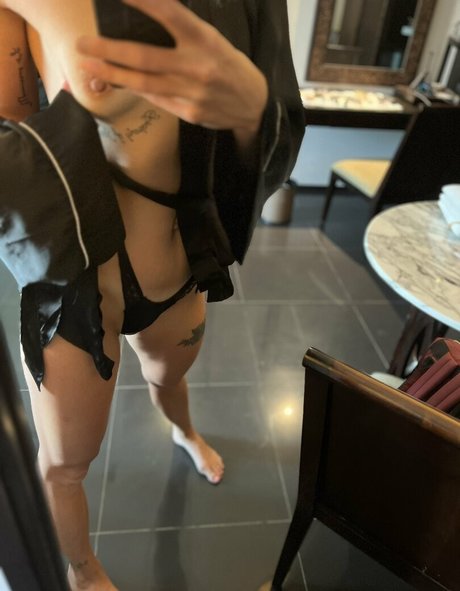 Foto di nudo di fuga di OnlyFans di Emily Jane Deeley