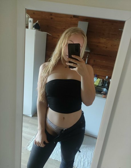 Foto di nudo di fuga di OnlyFans di Alorafree