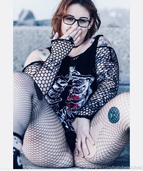 Foto di nudo di fuga di OnlyFans di Babybewitched