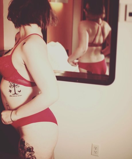 Foto di nudo di fuga di OnlyFans di Babybewitched