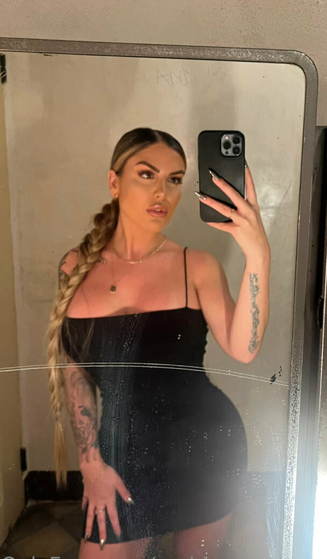 Foto di nudo di fuga di OnlyFans di Goddesscarmenxo