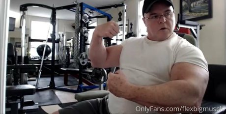 Foto di nudo di fuga di OnlyFans di Flexbigmuscle