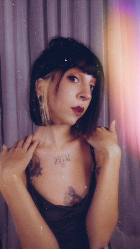 Foto di nudo di fuga di OnlyFans di Rei