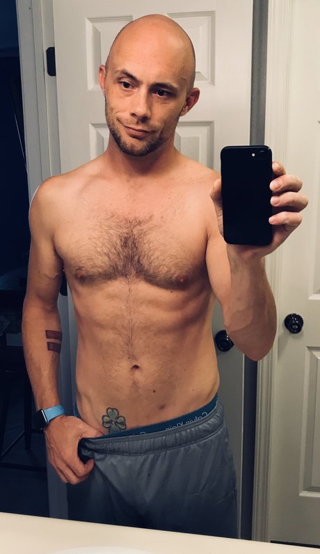 Foto di nudo di fuga di OnlyFans di Nola 420