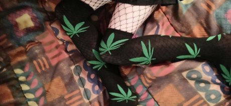 Foto di nudo di fuga di OnlyFans di Stoner Girl
