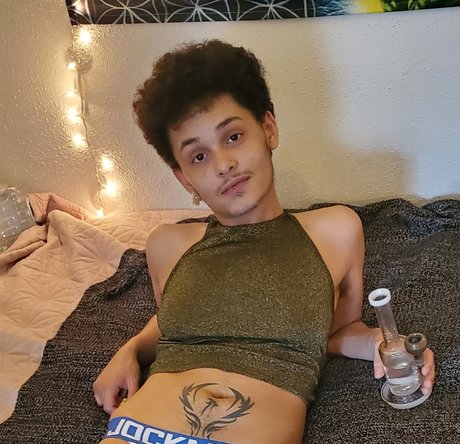 Foto di nudo di fuga di OnlyFans di Kwame Violet