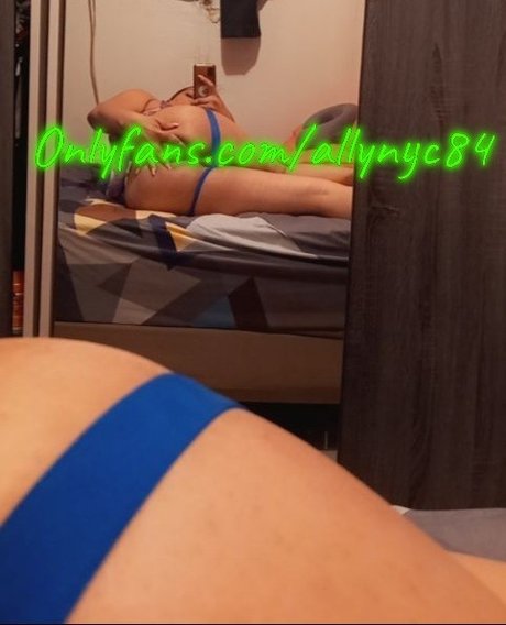 Foto di nudo di fuga di OnlyFans di Allysson
