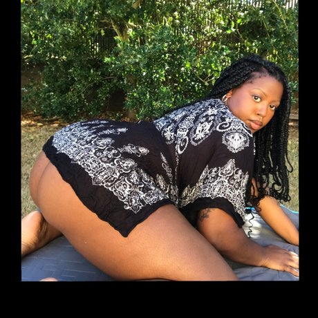 Foto di nudo di fuga di OnlyFans di Bay 