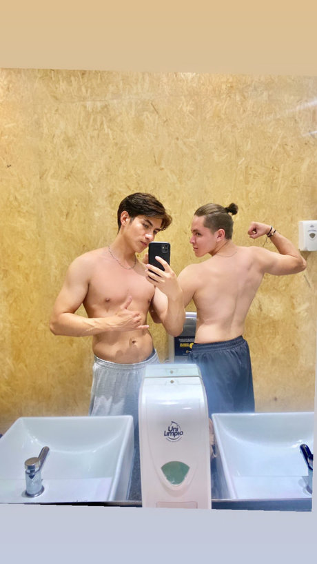 Foto di nudo di fuga di OnlyFans di Alexander