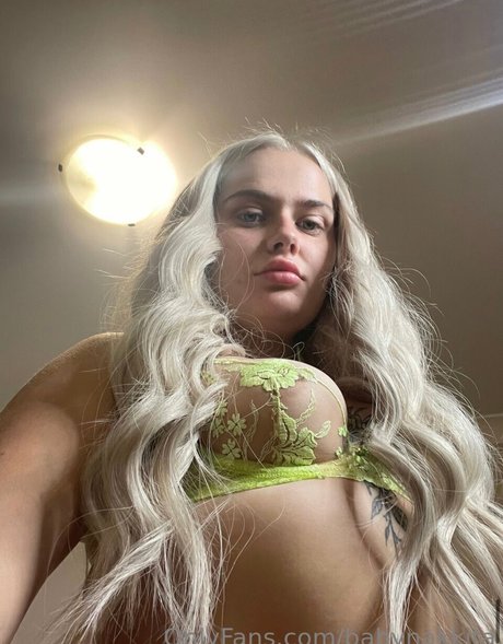 Naughty Nikki