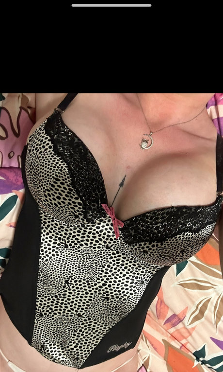 Foto di nudo di fuga di OnlyFans di Anita Dickenme