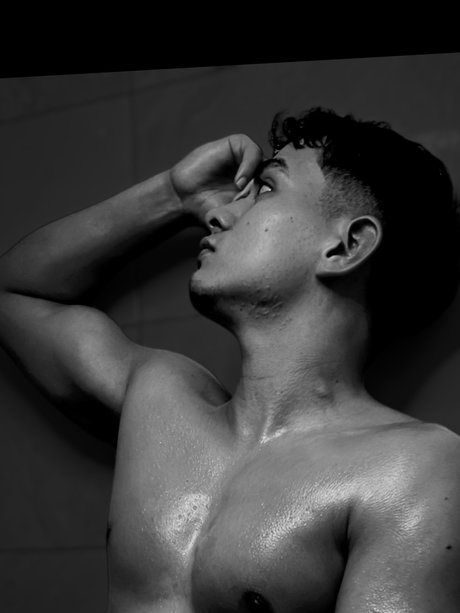Foto di nudo di fuga di OnlyFans di Adonis Falcony