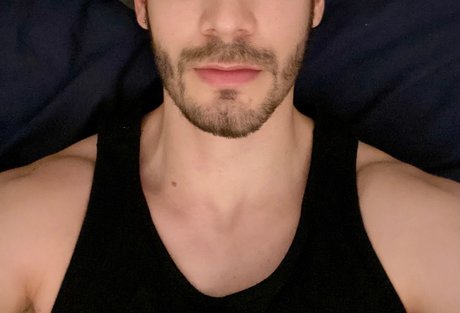 Foto di nudo di fuga di OnlyFans di Adam