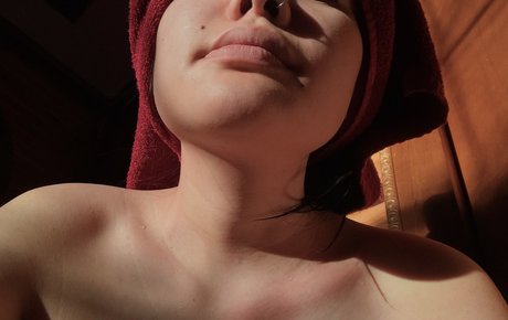 Foto di nudo di fuga di OnlyFans di Orphanofthevalley420