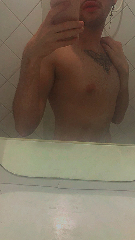 Foto di nudo di fuga di OnlyFans di Alan Junior