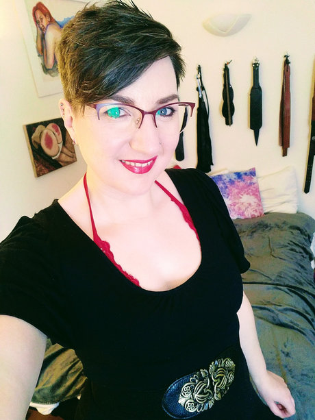 Curvy Spanking Lover Pandora Blake
