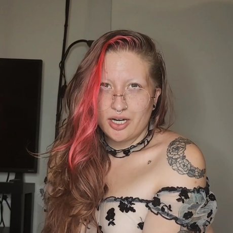 Foto di nudo di fuga di OnlyFans di Petal Pocket Theythem