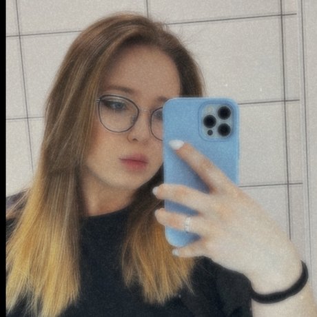 Foto di nudo di fuga di OnlyFans di Avlan