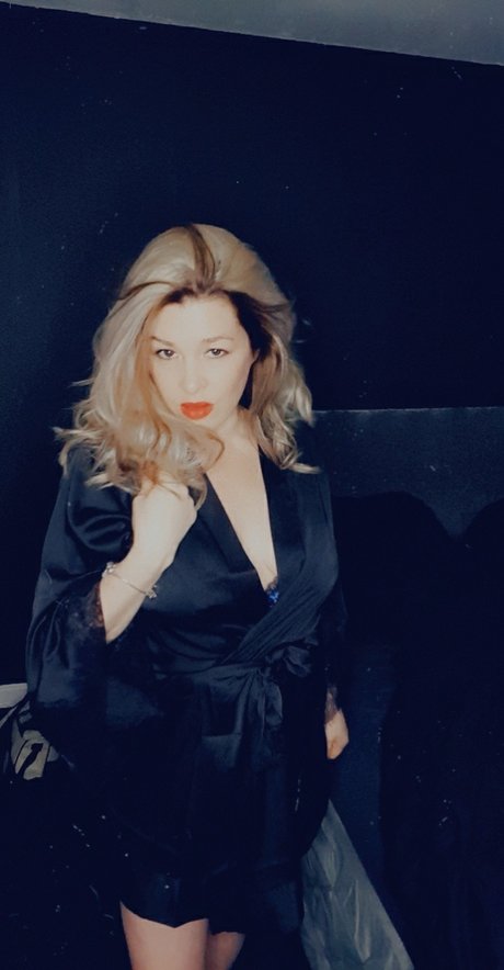 Foto di nudo di fuga di OnlyFans di Excuseme Miss