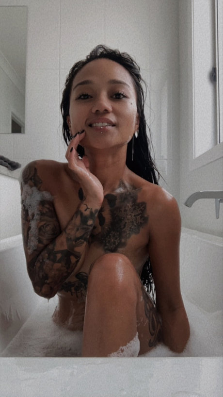 Foto di nudo di fuga di OnlyFans di Miss Bee Haven