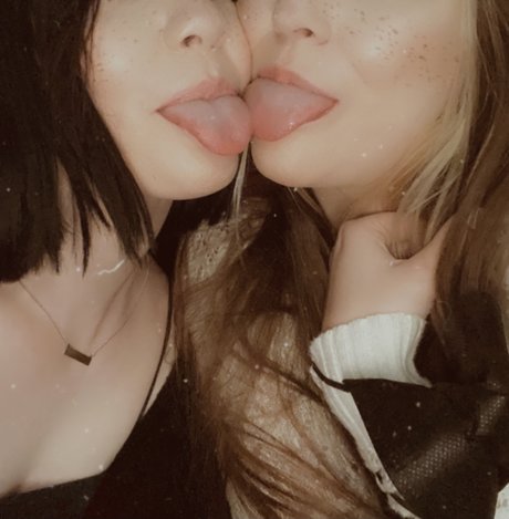 Foto di nudo di fuga di OnlyFans di Violet Ampamp Ivy