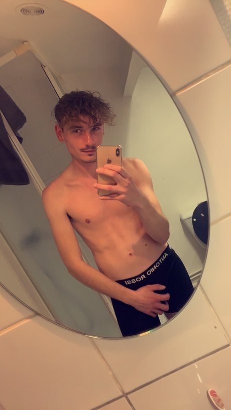 Foto di nudo di fuga di OnlyFans di Valentin