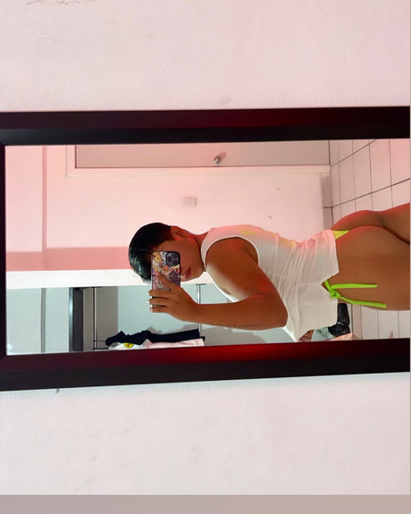 Foto di nudo di fuga di OnlyFans di Plastic Baby