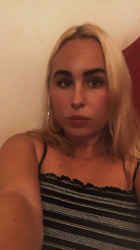 Foto di nudo di fuga di OnlyFans di Poppysjuicypeach