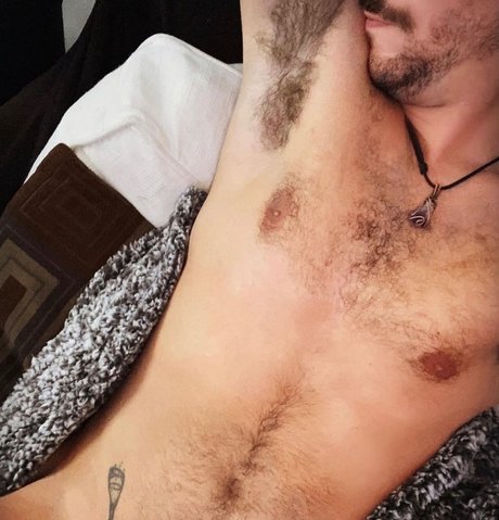 Foto di nudo di fuga di OnlyFans di Popchampagne
