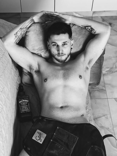 Foto di nudo di fuga di OnlyFans di Ponchic