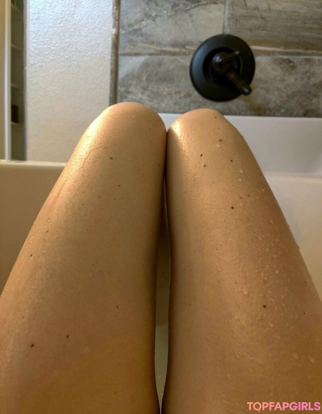 Foto di nudo di fuga di OnlyFans di Americanhousewife #22 Foto di nudo di fuga di OnlyFans di Americanhousewife #22