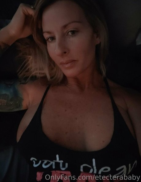 Foto di nudo di fuga di OnlyFans di Etecterababy