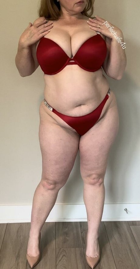 Foto di nudo di fuga di OnlyFans di The Perfect Wife