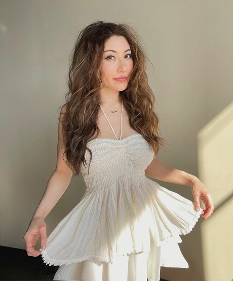 Foto di nudo di fuga di OnlyFans di Sasha Emiri