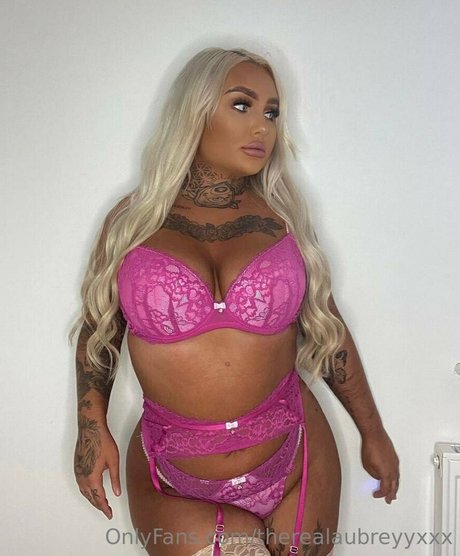 Foto di nudo di fuga di OnlyFans di Inkedblondieeee