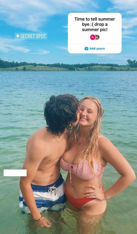 Foto di nudo di fuga di OnlyFans di Anya Marie