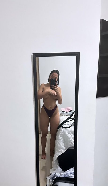 Foto di nudo di fuga di OnlyFans di Emymonts