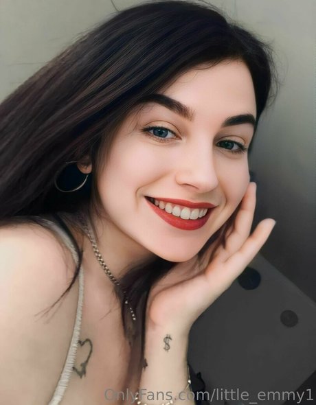 Foto di nudo di fuga di OnlyFans di Littleemmy1