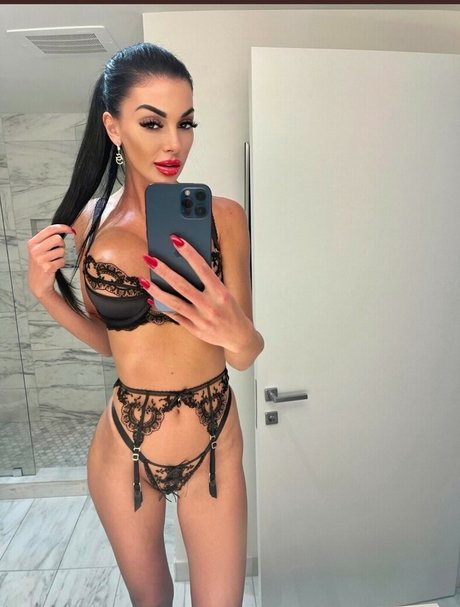 Foto di nudo di fuga di OnlyFans di Nikita Reznikova