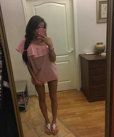 Foto di nudo di fuga di OnlyFans di Tiynmay