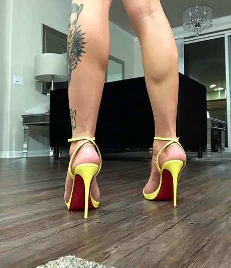 Foto di nudo di fuga di OnlyFans di Tsnadialove