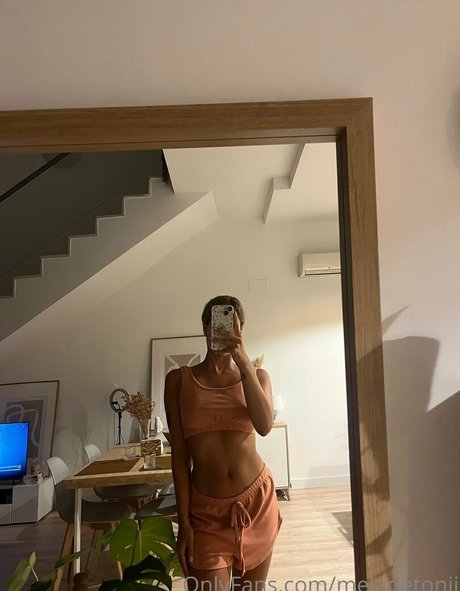 Foto di nudo di fuga di OnlyFans di Poliamorosaa