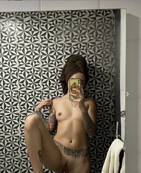 Foto di nudo di fuga di OnlyFans di Rosebalenciaga