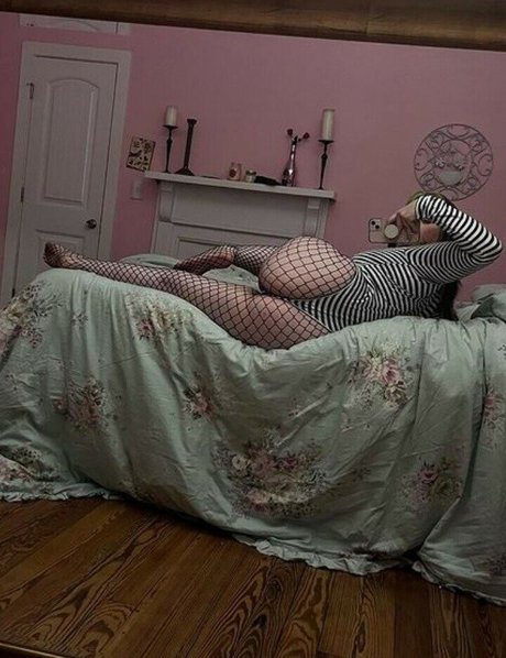 Foto di nudo di fuga di OnlyFans di Milfdem0n