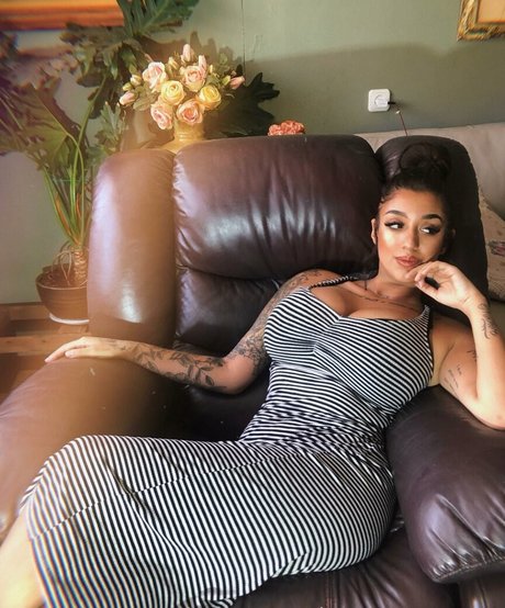 Foto di nudo di fuga di OnlyFans di May Bakshi