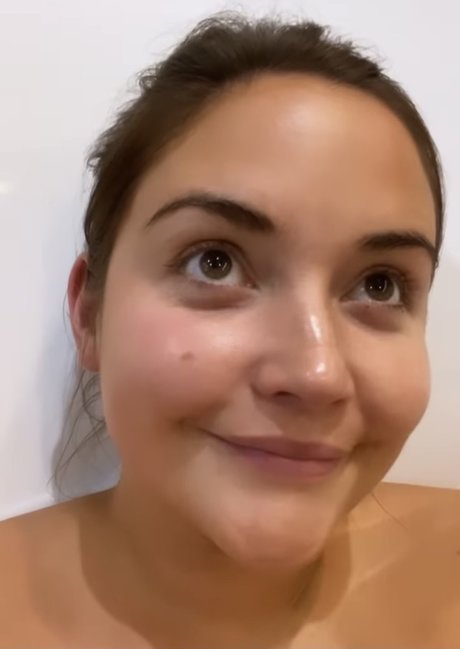 Foto di nudo di fuga di OnlyFans di Jacqueline Jossa