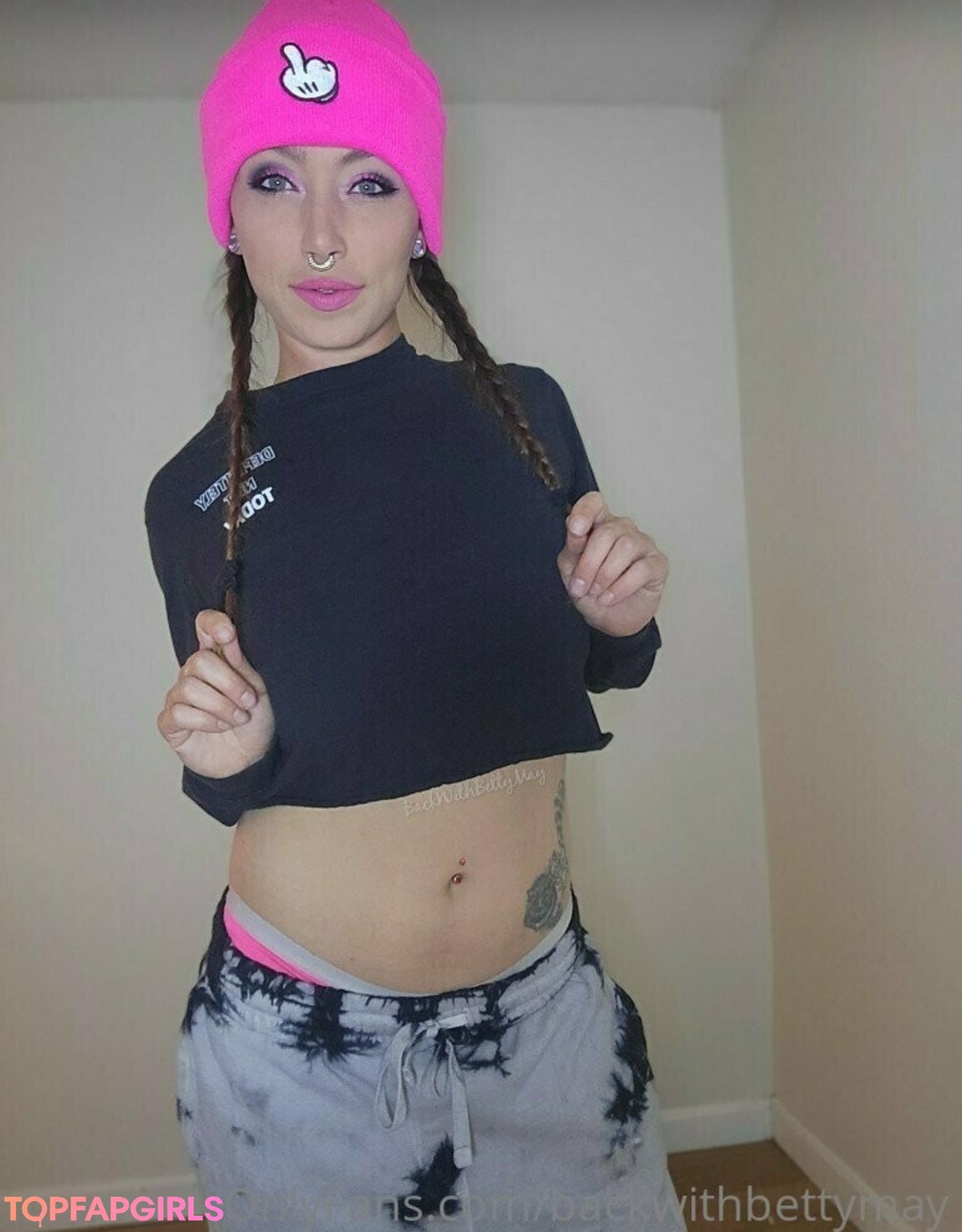 Foto di nudo di fuga di OnlyFans di Backwithbettymay #36 Foto di nudo di fuga di OnlyFans di Backwithbettymay #36